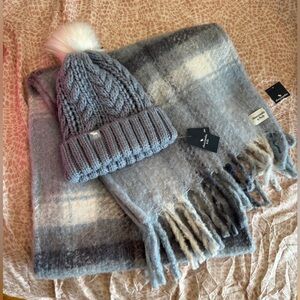 Abercrombie and Fitch kids, winter hat and scarf set